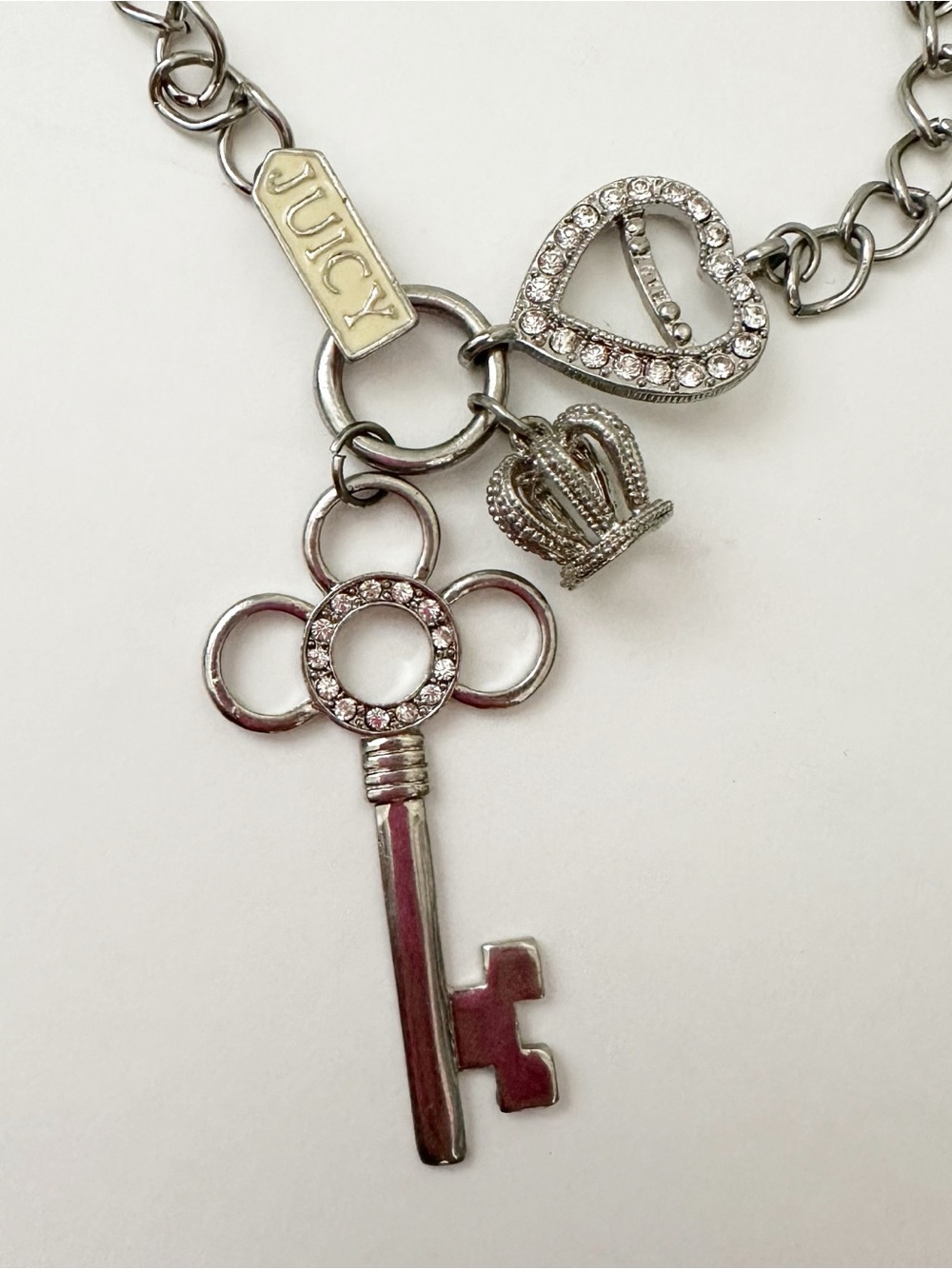 VINTAGE JUICY COUTURE SILVER-TONE KEY, CRISTAL HEART CHARM NECKLACE BRACELET SET - Picture 4 of 7